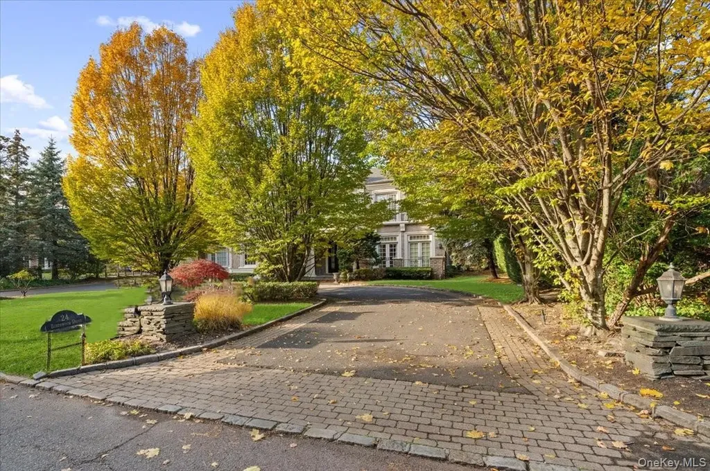 24 Beechwood Drive Lawrence NY 11559