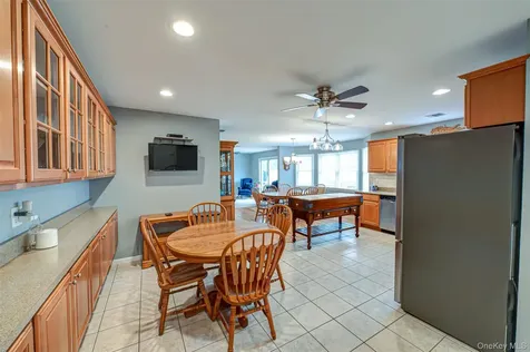 68 Vineyard Way Aquebogue NY 11931