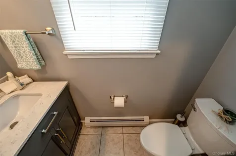 68 Vineyard Way Aquebogue NY 11931