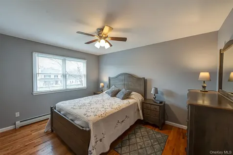 68 Vineyard Way Aquebogue NY 11931