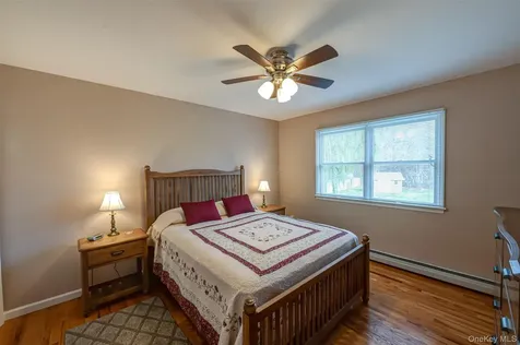 68 Vineyard Way Aquebogue NY 11931