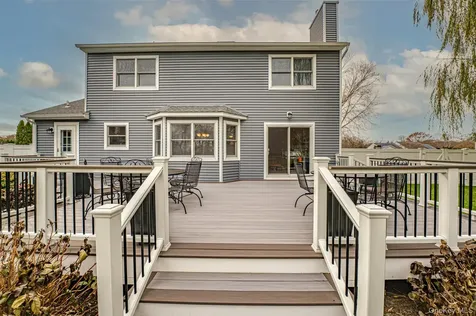 68 Vineyard Way Aquebogue NY 11931