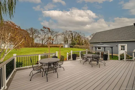 68 Vineyard Way Aquebogue NY 11931