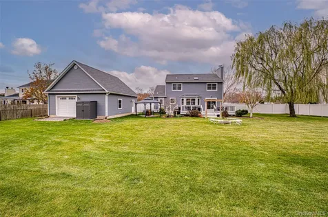 68 Vineyard Way Aquebogue NY 11931