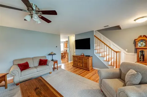 68 Vineyard Way Aquebogue NY 11931