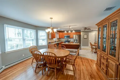 68 Vineyard Way Aquebogue NY 11931