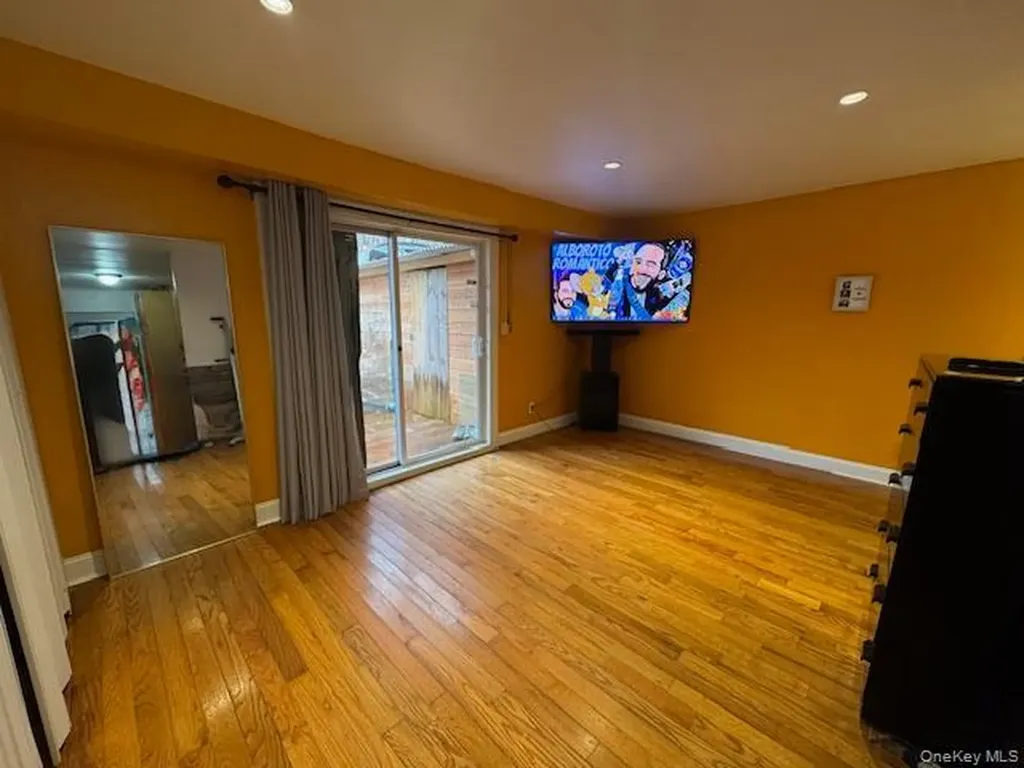 227 Hill Rise Calverton NY 11933