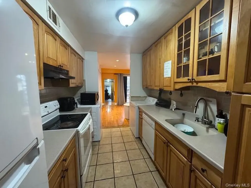 227 Hill Rise Calverton NY 11933
