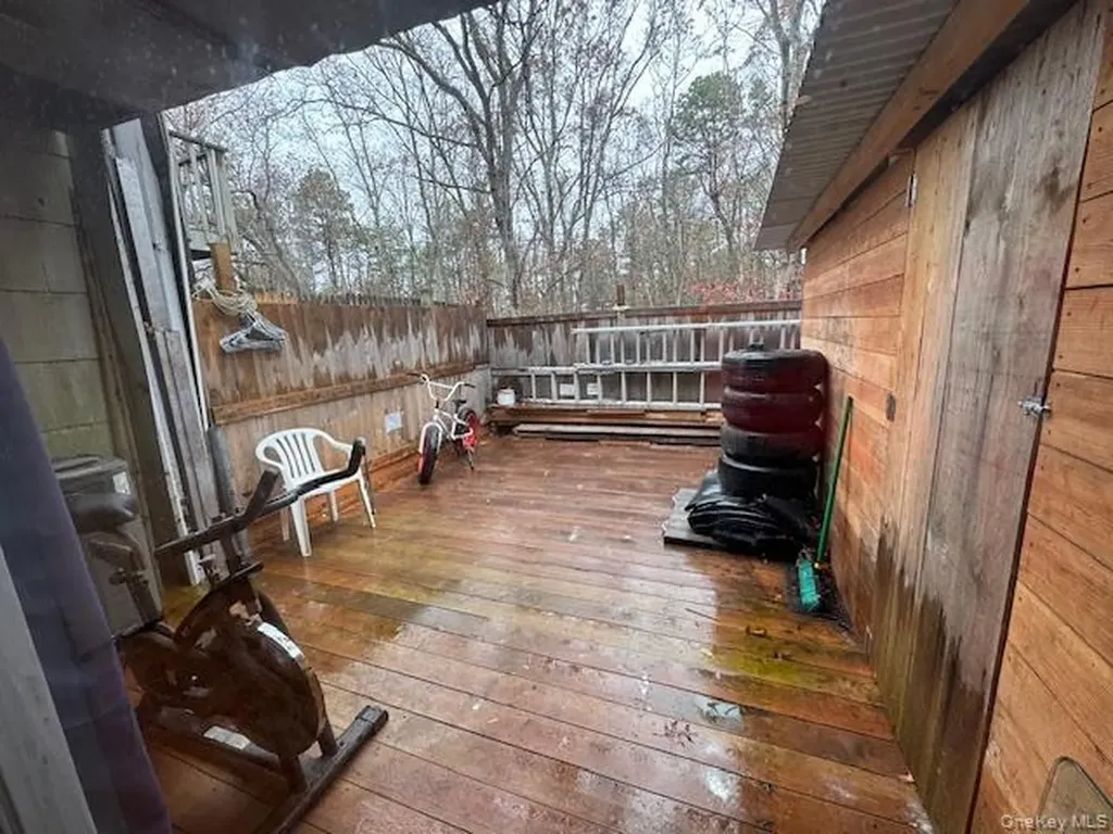 227 Hill Rise Calverton NY 11933