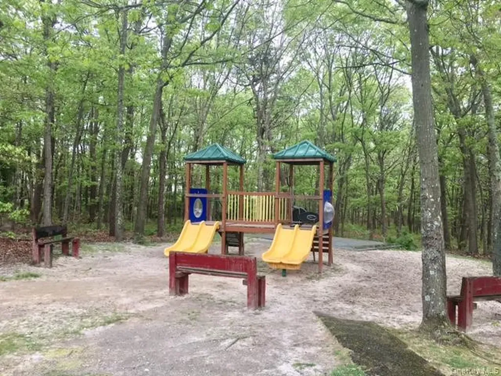 227 Hill Rise Calverton NY 11933