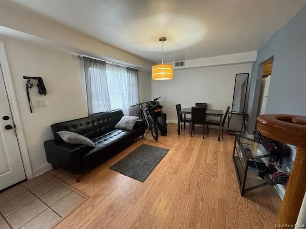 227 Hill Rise Calverton NY 11933