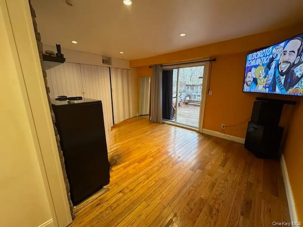 227 Hill Rise Calverton NY 11933