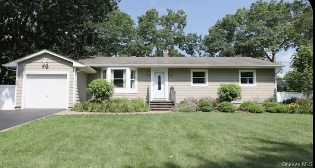407 Tree Road South Setauket NY 11720