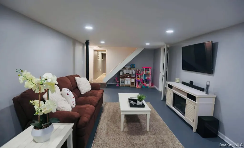 407 Tree Road South Setauket NY 11720