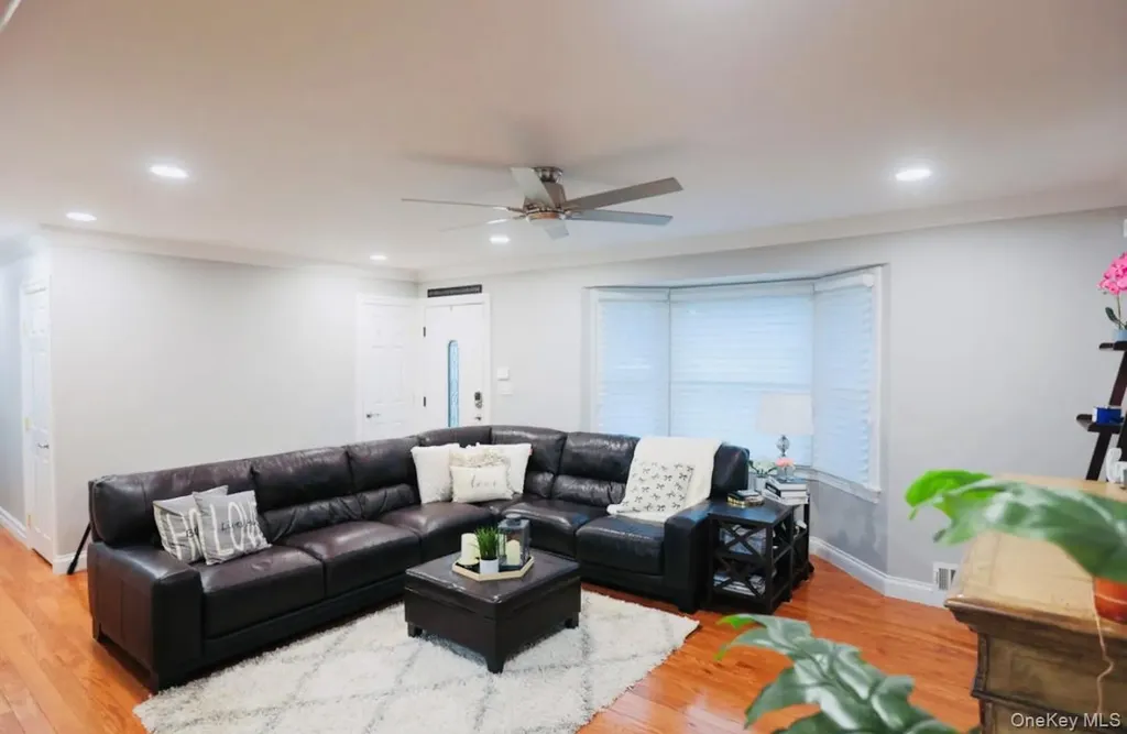 407 Tree Road South Setauket NY 11720