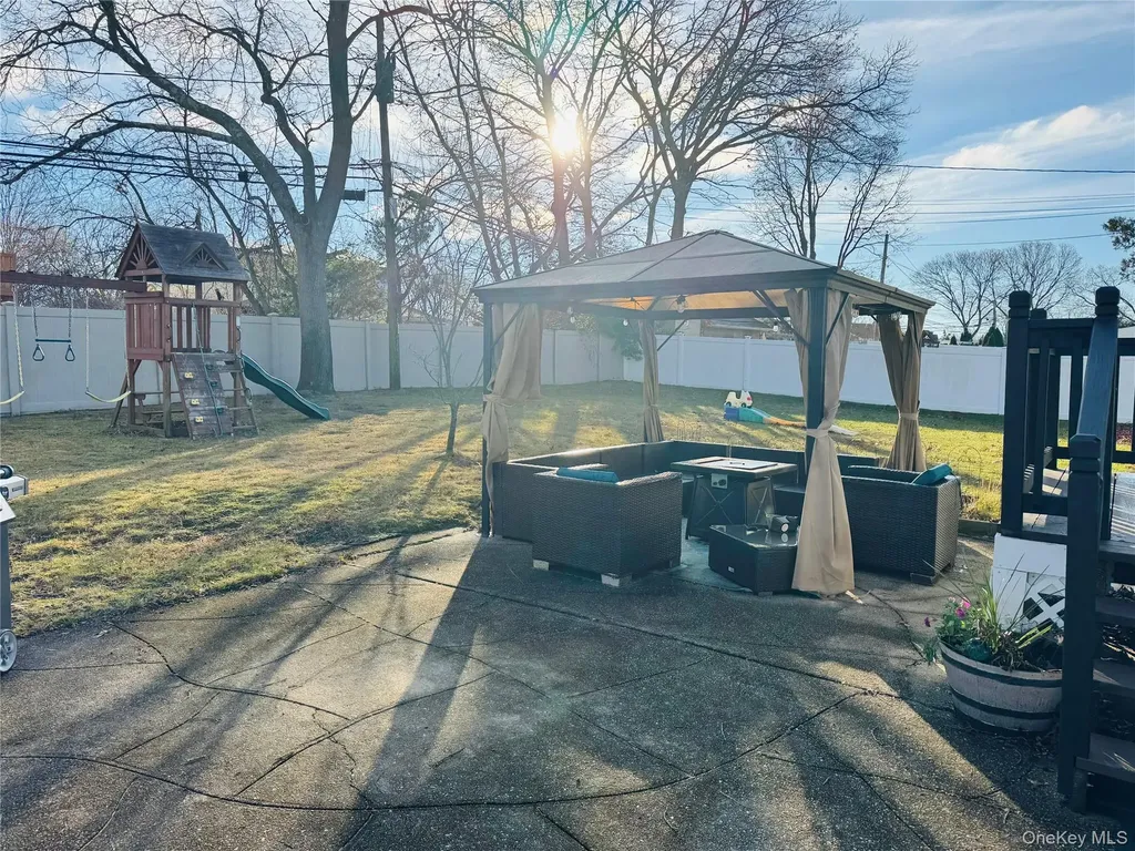 407 Tree Road South Setauket NY 11720