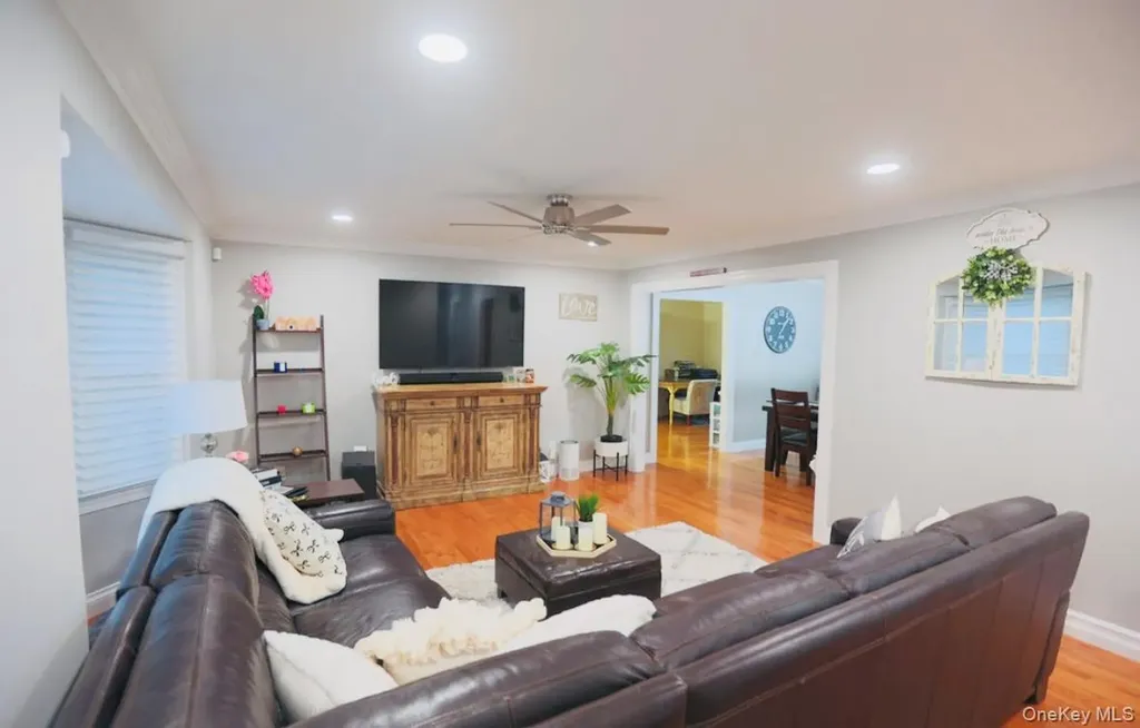 407 Tree Road South Setauket NY 11720