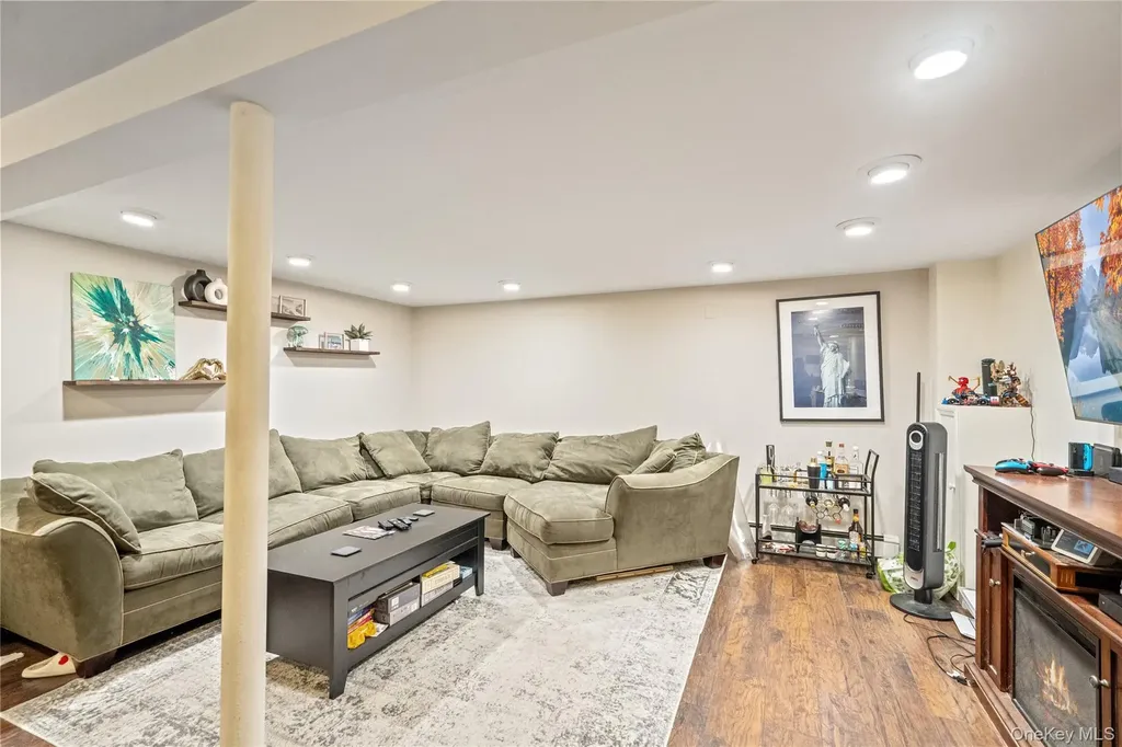 1617 Richard Avenue Merrick NY 11566