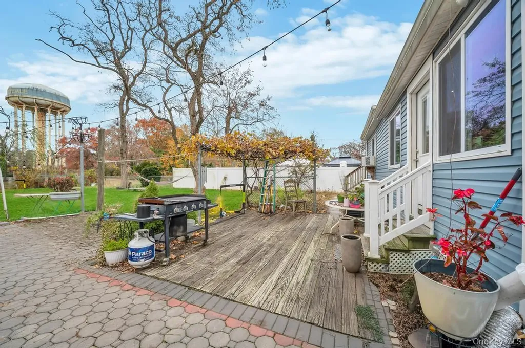 626 Winthrop Drive Uniondale NY 11553