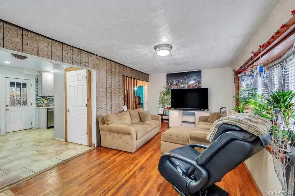 626 Winthrop Drive Uniondale NY 11553