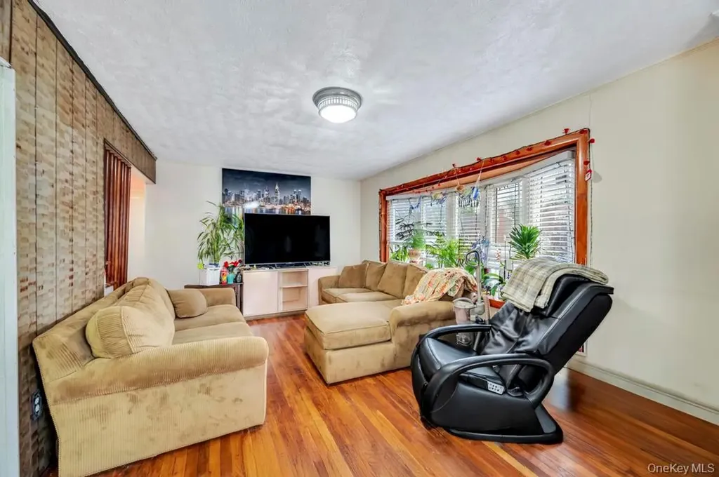 626 Winthrop Drive Uniondale NY 11553