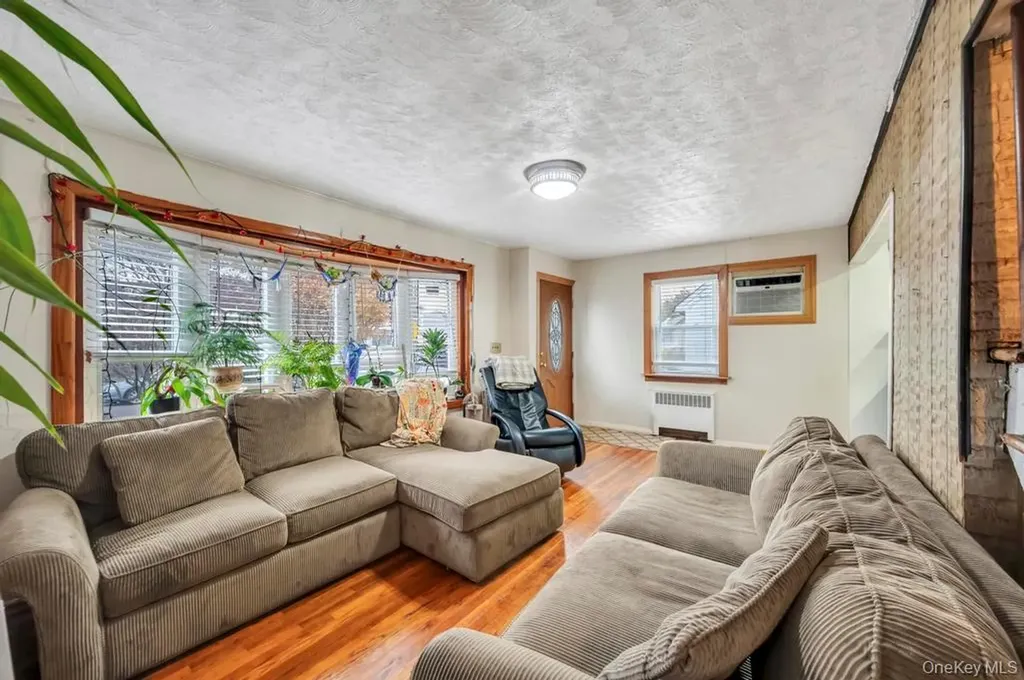 626 Winthrop Drive Uniondale NY 11553