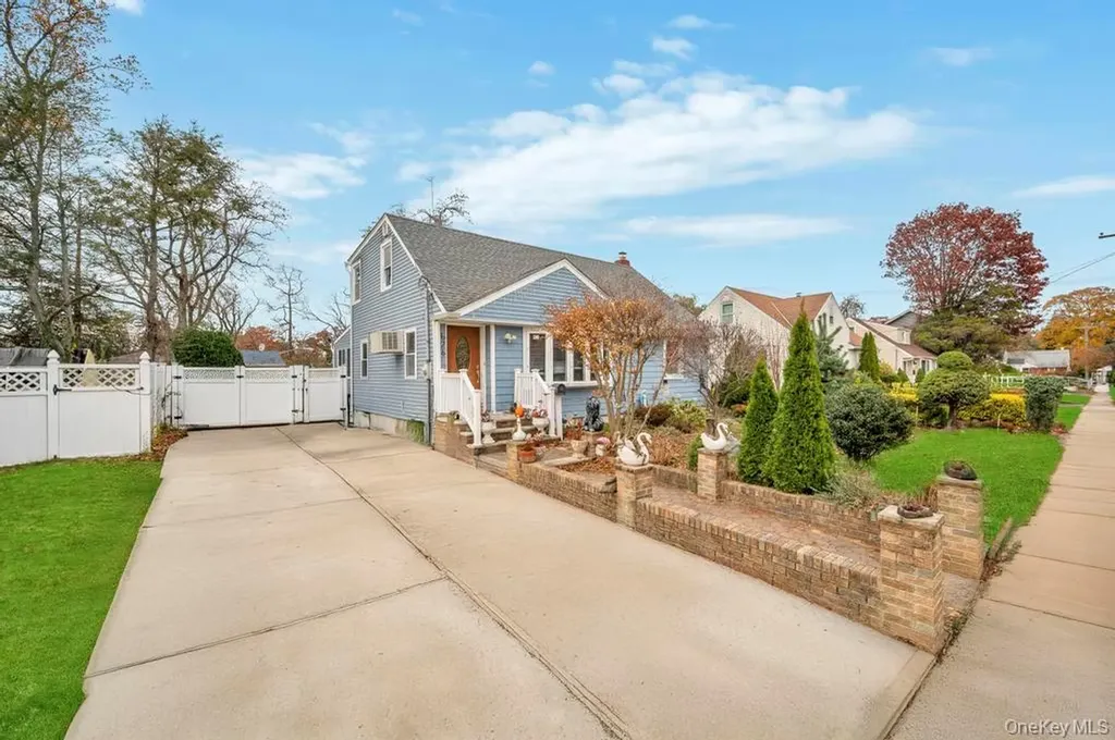 626 Winthrop Drive Uniondale NY 11553