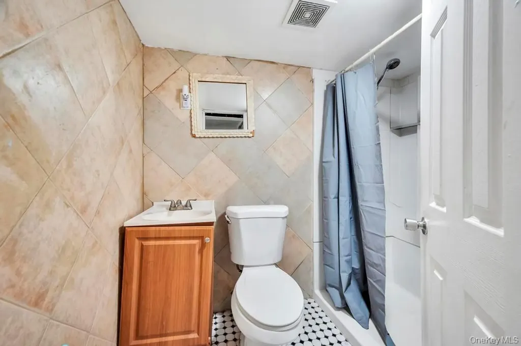 626 Winthrop Drive Uniondale NY 11553
