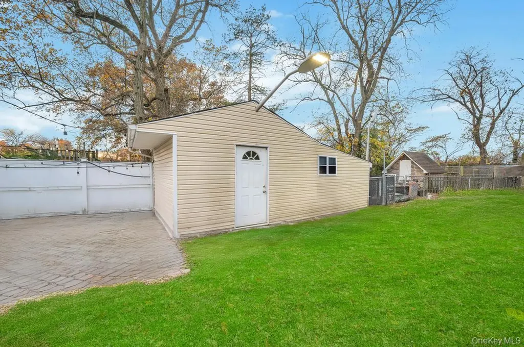626 Winthrop Drive Uniondale NY 11553