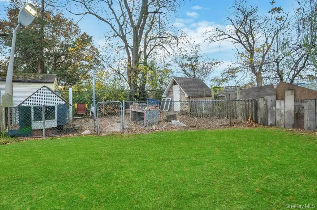 626 Winthrop Drive Uniondale NY 11553