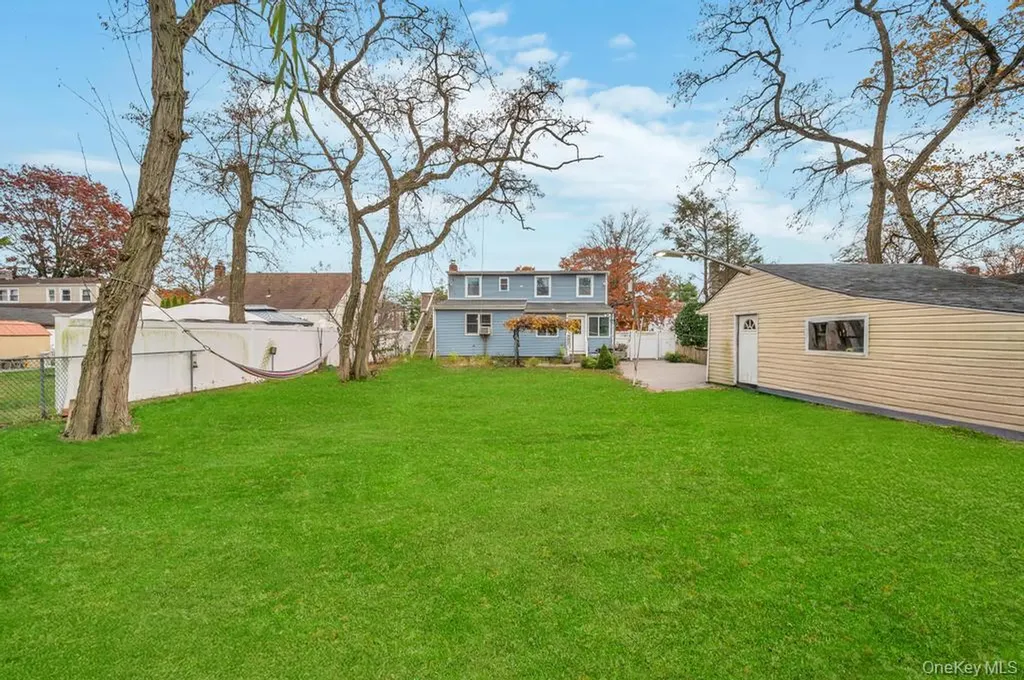 626 Winthrop Drive Uniondale NY 11553