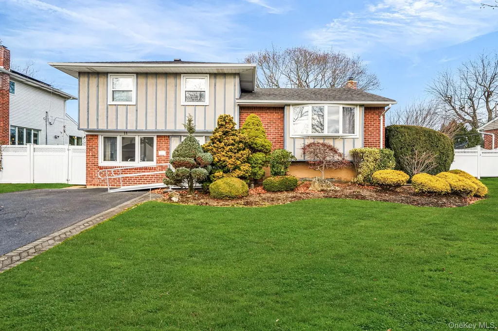 11 Fordham Drive Plainview NY 11803
