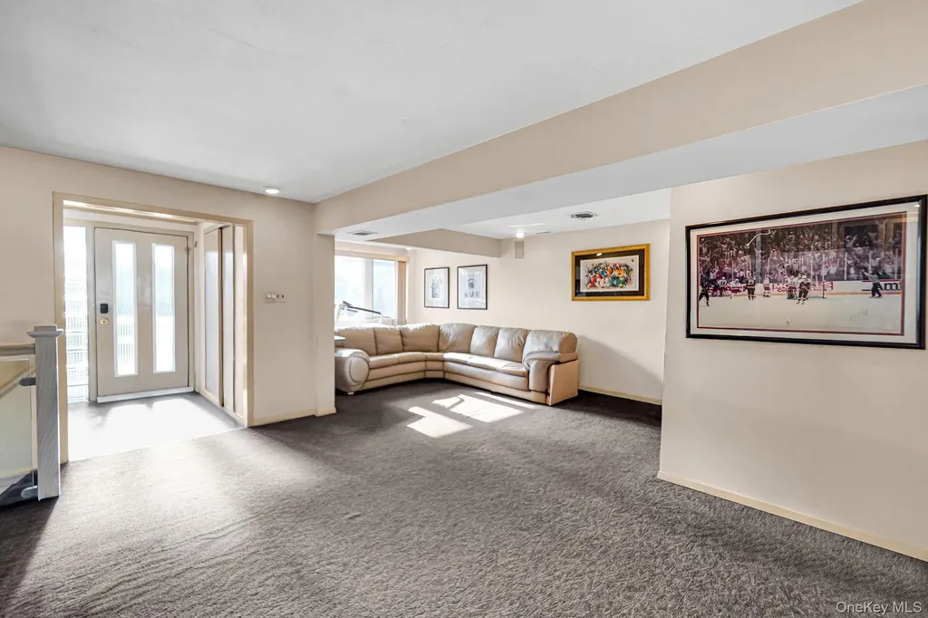 11 Fordham Drive Plainview NY 11803