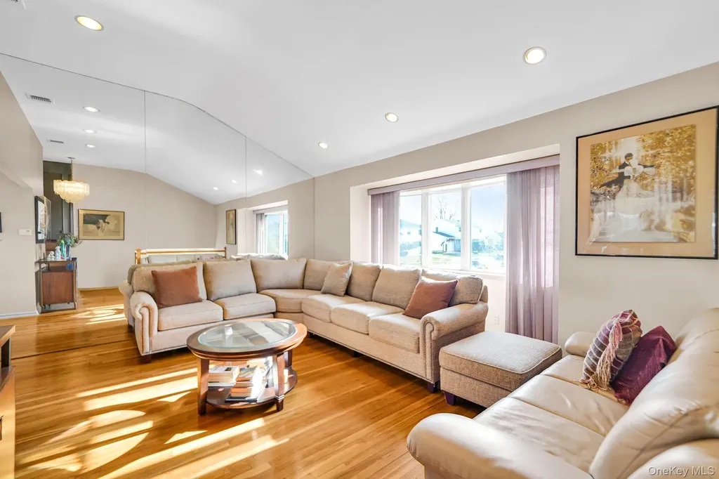 11 Fordham Drive Plainview NY 11803