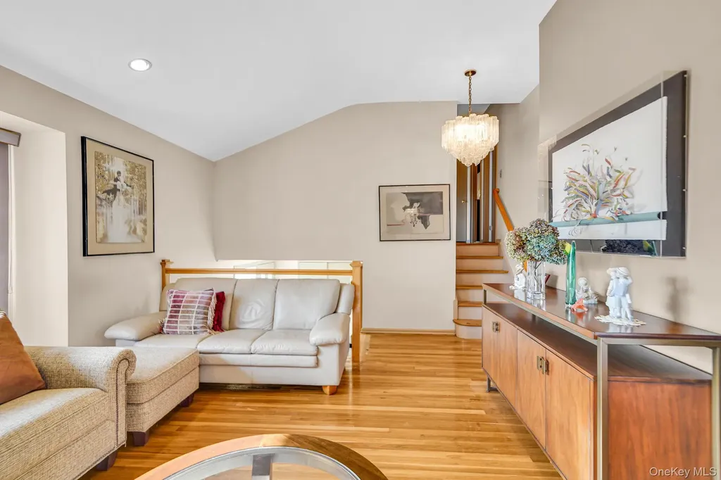 11 Fordham Drive Plainview NY 11803
