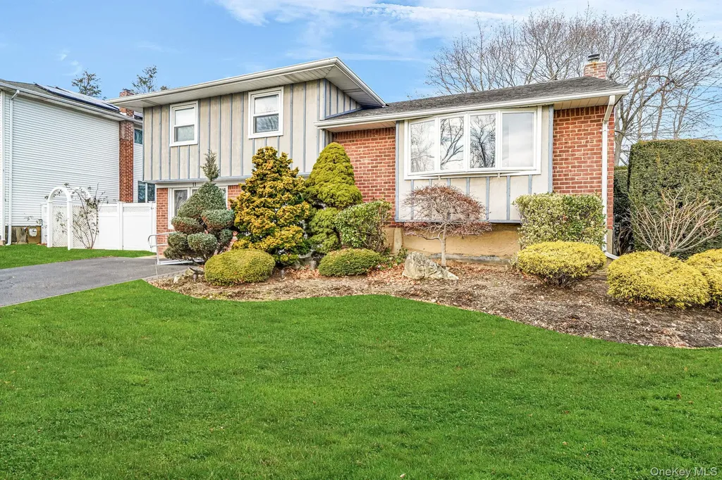 11 Fordham Drive Plainview NY 11803