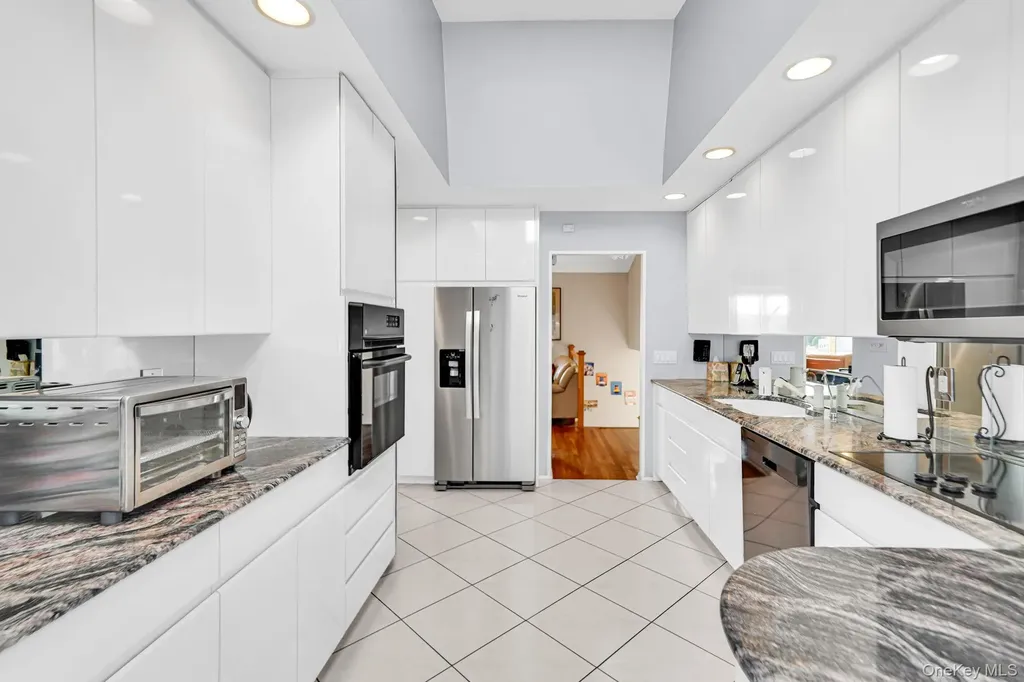 11 Fordham Drive Plainview NY 11803