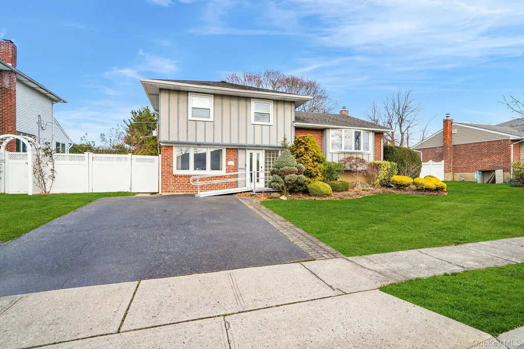 11 Fordham Drive Plainview NY 11803