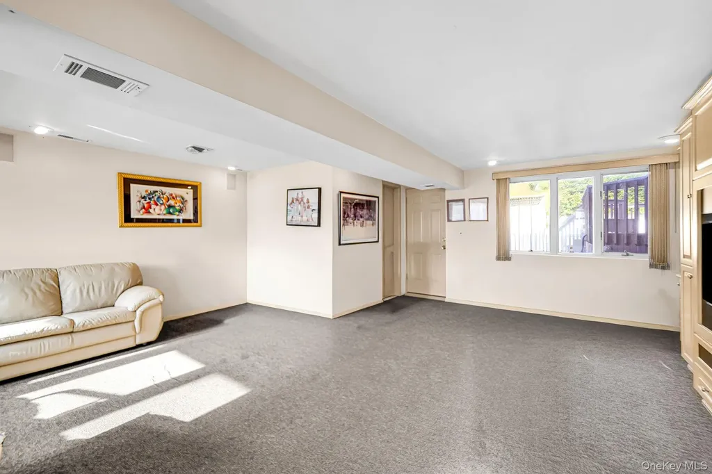 11 Fordham Drive Plainview NY 11803