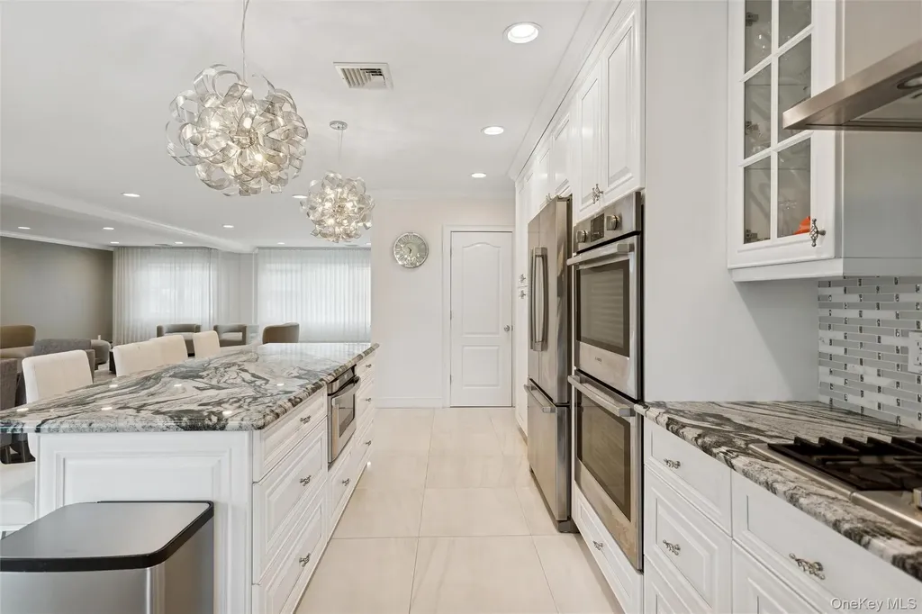 1560 Pebble Lane Hewlett NY 11557