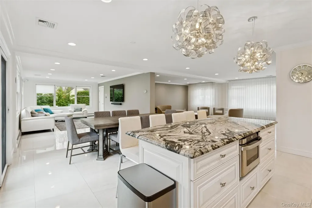 1560 Pebble Lane Hewlett NY 11557