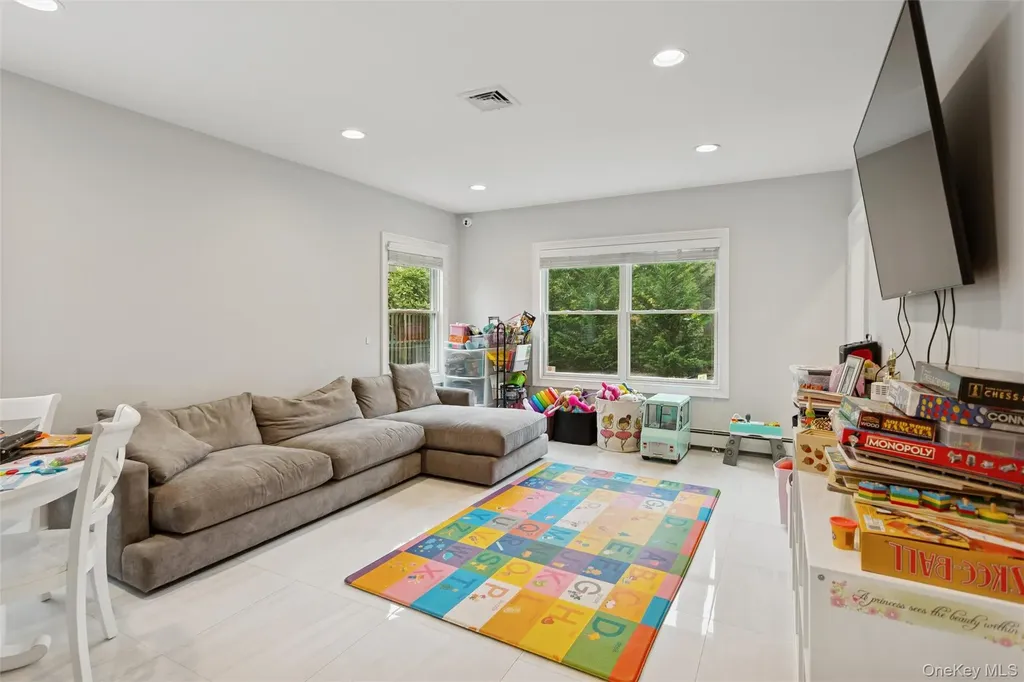 1560 Pebble Lane Hewlett NY 11557