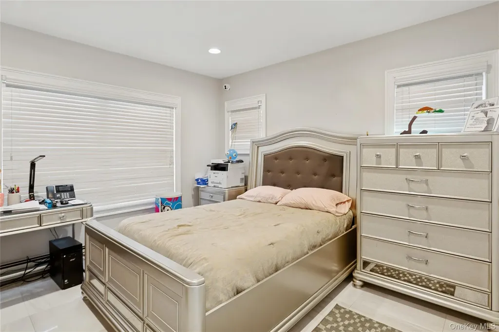 1560 Pebble Lane Hewlett NY 11557