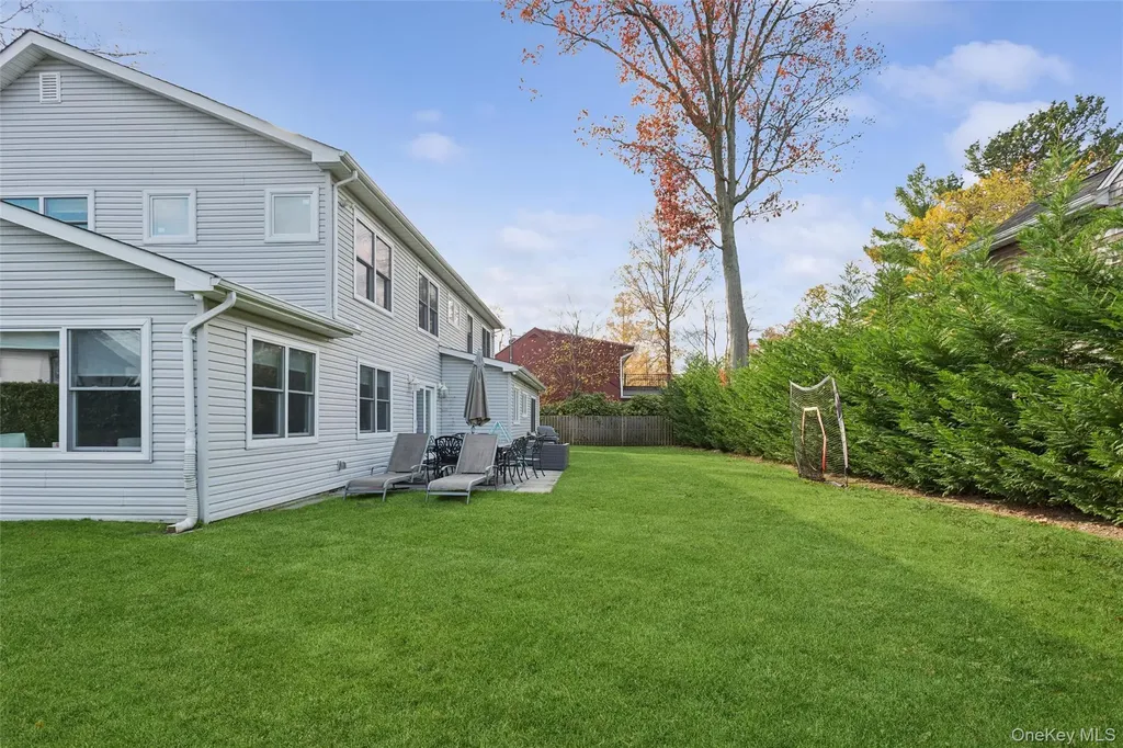1560 Pebble Lane Hewlett NY 11557