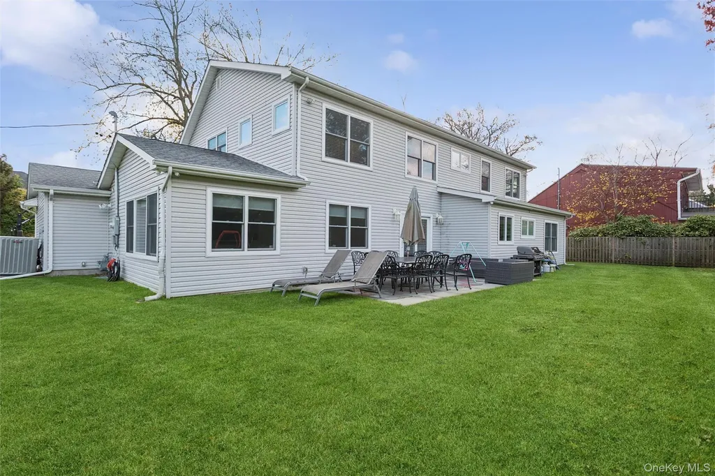 1560 Pebble Lane Hewlett NY 11557