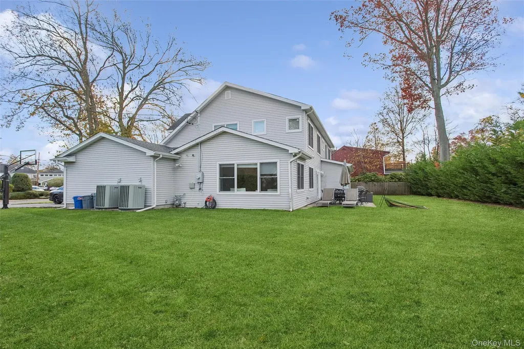1560 Pebble Lane Hewlett NY 11557