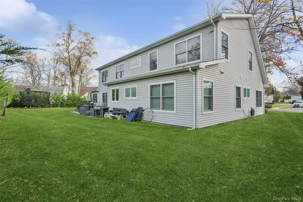 1560 Pebble Lane Hewlett NY 11557