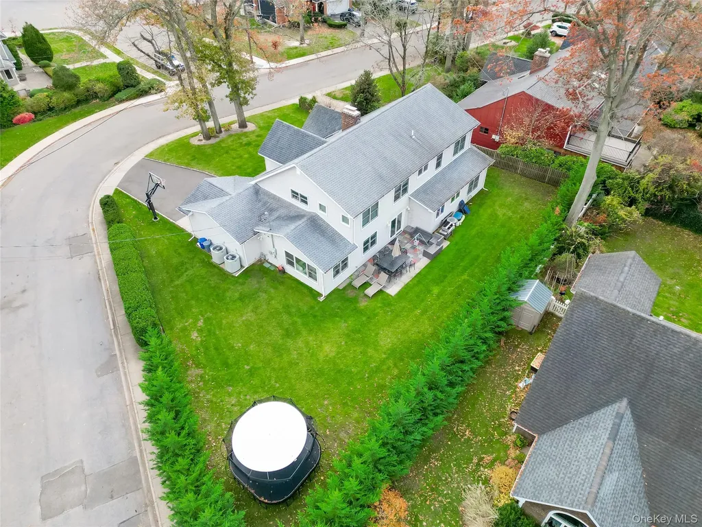 1560 Pebble Lane Hewlett NY 11557