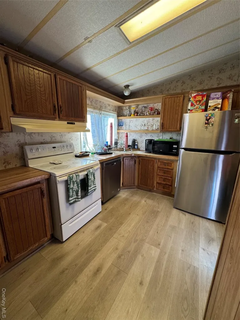 92 Willow Drive East Quogue NY 11942