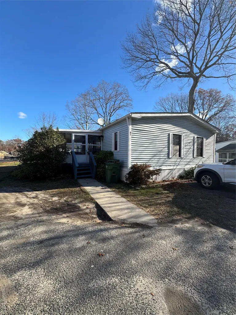92 Willow Drive East Quogue NY 11942